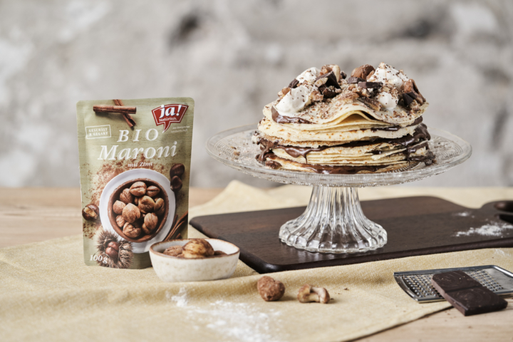 Palatschinken-Torte mit Nougatcreme-Füllung und Maroni-Topping