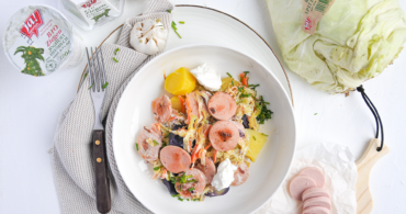 Kartoffel-Kraut-Pfanne mit Pariserkranzl vom Freilandschwein