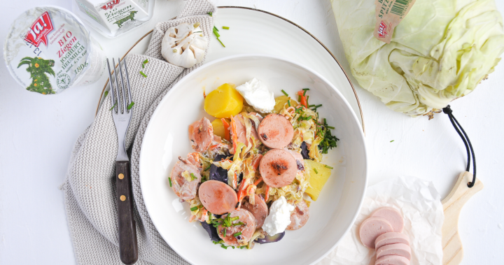 Kartoffel-Kraut-Pfanne mit Pariserkranzl vom Freilandschwein