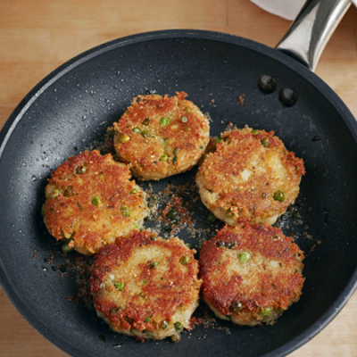 Vegane Leibchen in einer Pfanne.