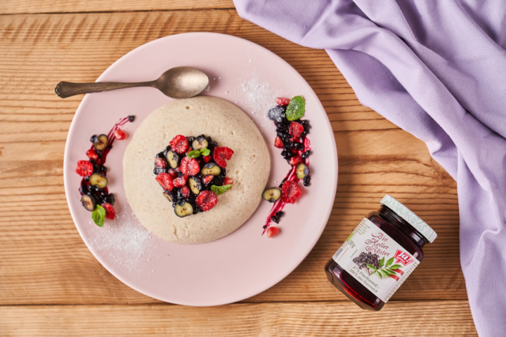 Grießpudding mit Hollerröster