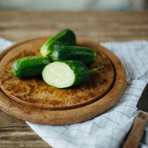 Geschnittene Bio-Gurken.